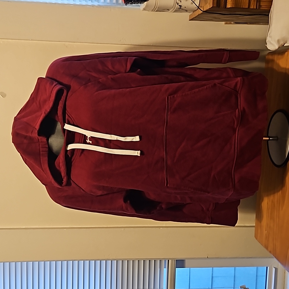 Under Armour Women's Sweatshirt Maroon